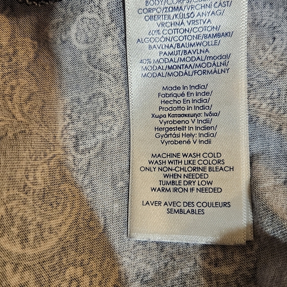 Women's Chaps 3/4 inch sleeves, V-neck blouse.  Navy blue w/white paisley design - Picture 4 of 4